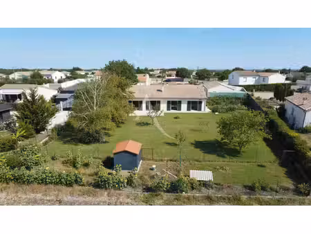 vente maison 4 pièces  120.00m²  semussac