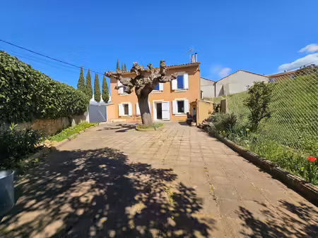apt en luberon  belle bâtisse de 110m2 avec grande cour privative