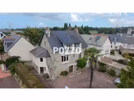 a vendre - yquelon (50400) - maison de 7 pièces - calme  proche des commodités.