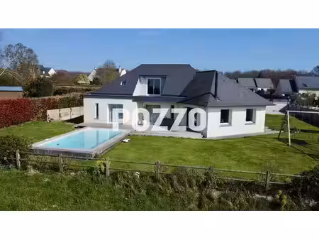 a vendre - maison de 217m² située à 8 mn d'avranches  piscine  vue mont saint michel.