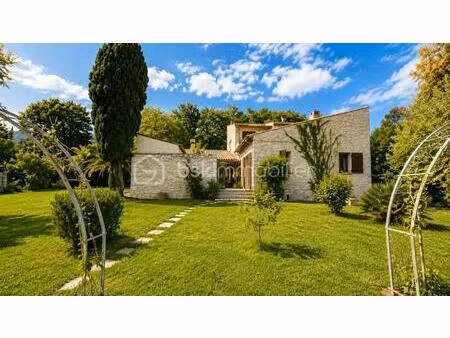 maison familiale rénovée – 4 chambres – terrain 4 000 m² – vence la sine