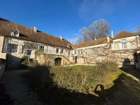 bourgogne du sud – en direction de cluny – vaste et belle demeure du 18ème