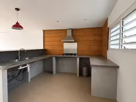 location maison 4 pièces 101 m² à bois de nefles saint paul (97411)  1 080 €