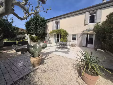 *** sous compromis*** saint-andiol - mas avec appartement + grange sur terrain de 700 m2 a