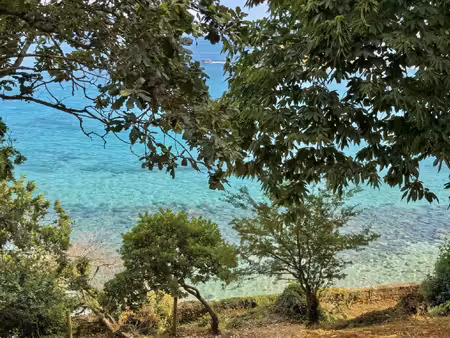 front de mer sur les hauteurs de treboul  site exceptionnel
