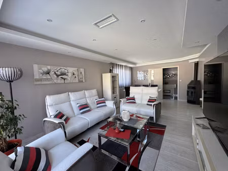 villa 3 faces  3 chambres  1 bureau.135m2 habitables sur 381