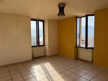 bel appartement t3 avec 2 balcons