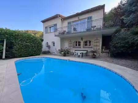 villa avec piscine  vue collines et deux niveaux indépendants