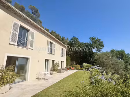 sublime villa contemporaine avec une vue panoramique au grand calme
