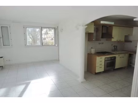 location appartement 1 pièces 33m2 carnoux-en-provence 13470 - 705 € - surface privée