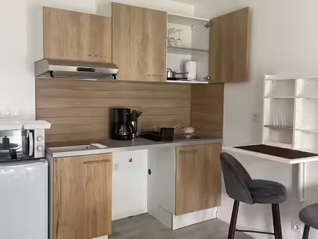 studio meublé avec espace extérieur ! proche centre de bergerac !*