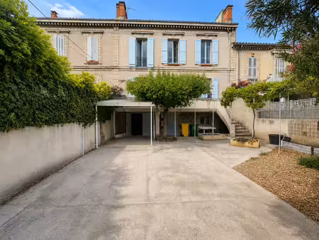 élégance et caractère : maison de 1850 avec jardin et garage double quartiers...