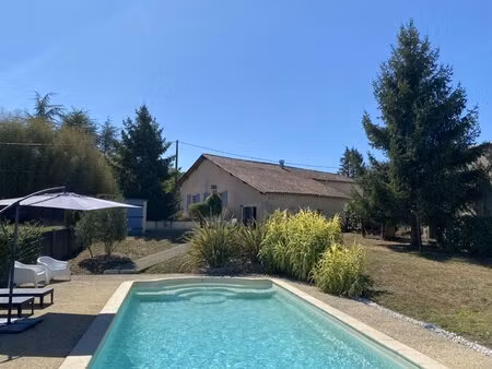 charmante propriété 3 chambres avec piscine chauffée – proche d'aubeterre-sur-dronne