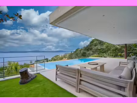 sainte maxime : villa d'exception avec vue panoramique sur le golfe de saint-tropez