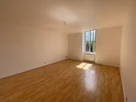 appartement 2 pièces - argenton sur creuse vue sur creuse