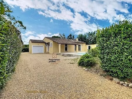 villa 4 pièce(s) de plain-pied 135 m2 avec garage et piscine