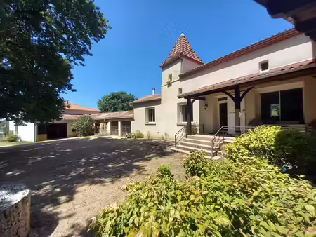 ensemble immobilier de caractere avec deux habitations