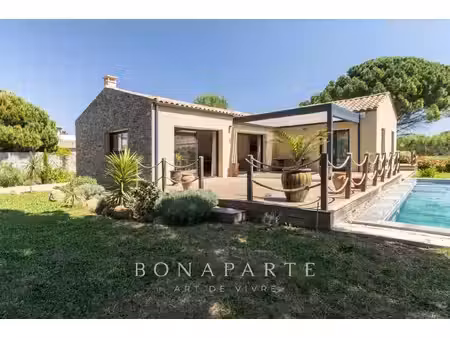 villa contemporaine de plain-pied avec piscine à 700 m de la plage – rochelongue  le grau.