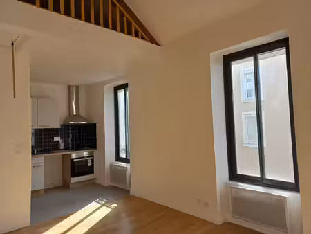 vichy - joli studio à louer en coeur de ville