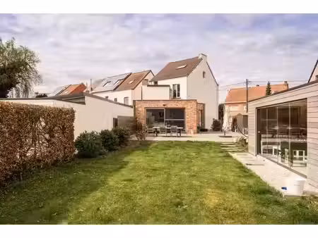 maison familiale spacieuse avec caractère et beau jardin !
