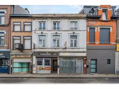 immeuble avec 2 commerces + 2 appart (2ch) - tout est loué !