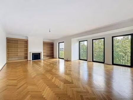 louise: prestigieux appartement 3 ch. avec terrasse
