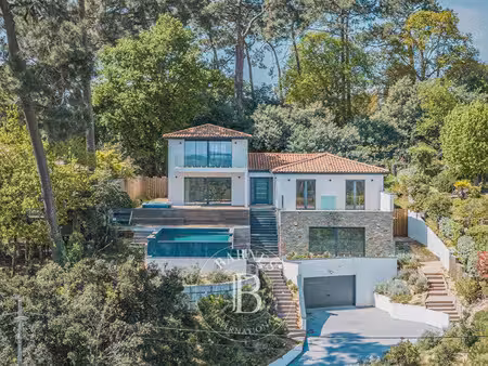 villa de luxe à vendre dans le quartier le pyla