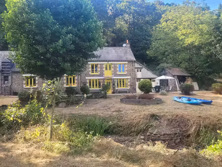 tranquil riverside setting - property with 1.6 hectares