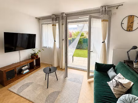appartement 2 pièces avec jardin et parking dans une résidence récente