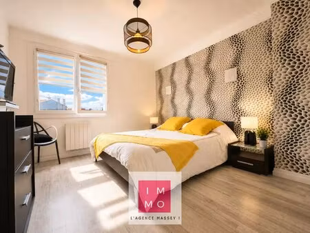 t3 lumineux de 56 m² – balcon  grand garage  cave et parking – secteur jardin massey