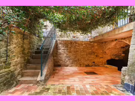 une maison de caractère avec jardin secret au coeur de la cité