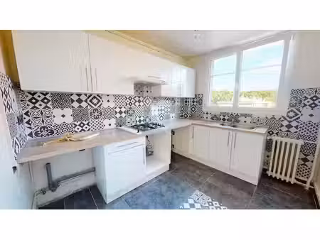 location appartement 4 pièces 72.15 m² à bougival (78380)  1 452 €