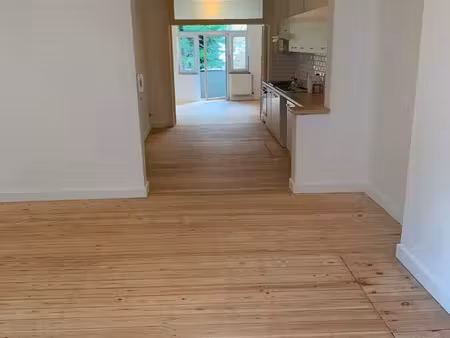 appartement une chambre lumineux avec balcon à uccle