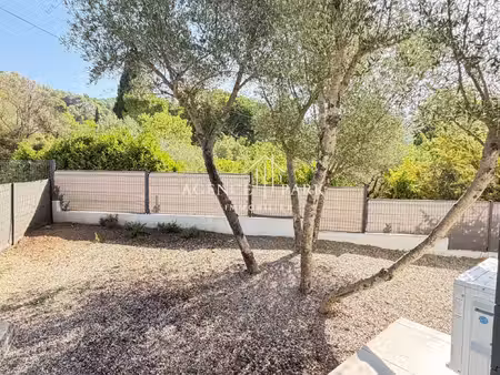 t2 en rez-de-jardin avec parking