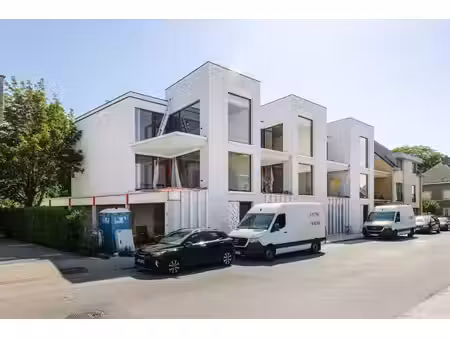 spacieux appartement de 3 chambres à coucher avec terrasse
