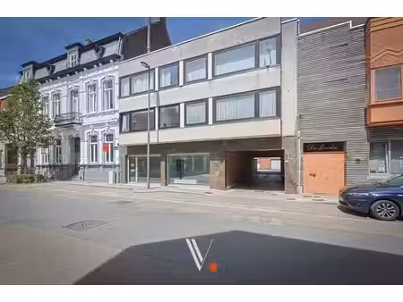 unieke kans in hartje izegem: kantoorruimte met apparteme...