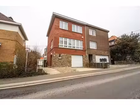 grande maison de ± 265m² avec appartement séparé