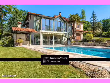 propriété 7 pièces 301 m²