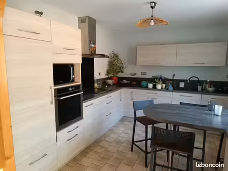 maison individuelle avec le terrain