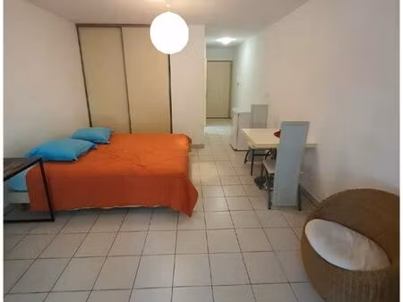studio 1 pièce 30 m²