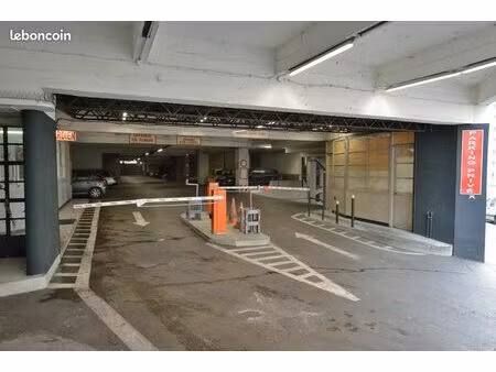 emplacement de parking dans garage gardé  paris 9ème-18ème