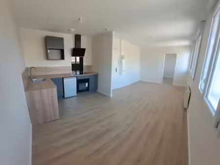 à louer – t2 de 38 m² entièrement rénové – centre-ville de châtellerault – dpe c