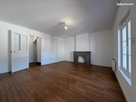 maison 2 chambres + bureau : 90 m2 - centre-ville montval - refait à neuf