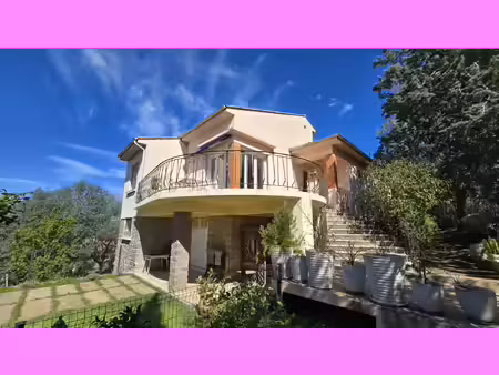 villa de luxe à vendre dans le quartier boulouris