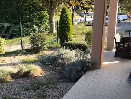 nay - appartement t3 avec terrasse couverte vue rivière