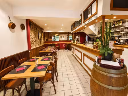 fonds de commerce restauration avec licence 4 emplacement très recherché  très bonne renta