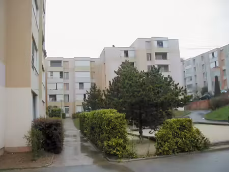 location appartement 2 pièces 64 m² à carpentras (84200)