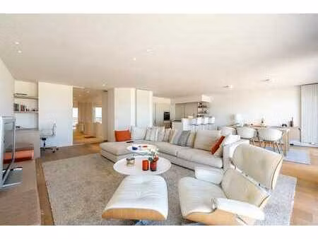 appartement aux finitions raffinées avec vue frontale sur la
