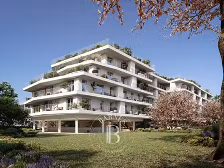 appartement t3 de 74 1 m² avec deux terrasses et un box fermé