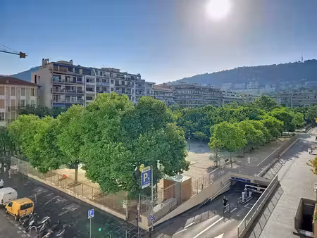 nice port – place arson – beau 3 pièces traversant avec balcon et fort potentiel